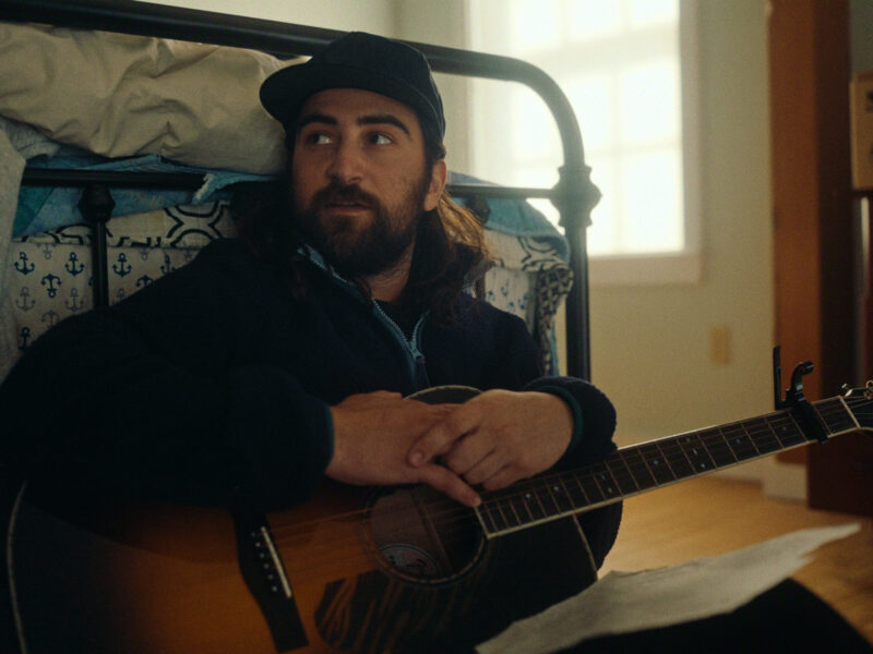 Noah Kahan: Poza ciałem na Netflix stawia pytanie, na które muzyka nie potrafi odpowiedzieć