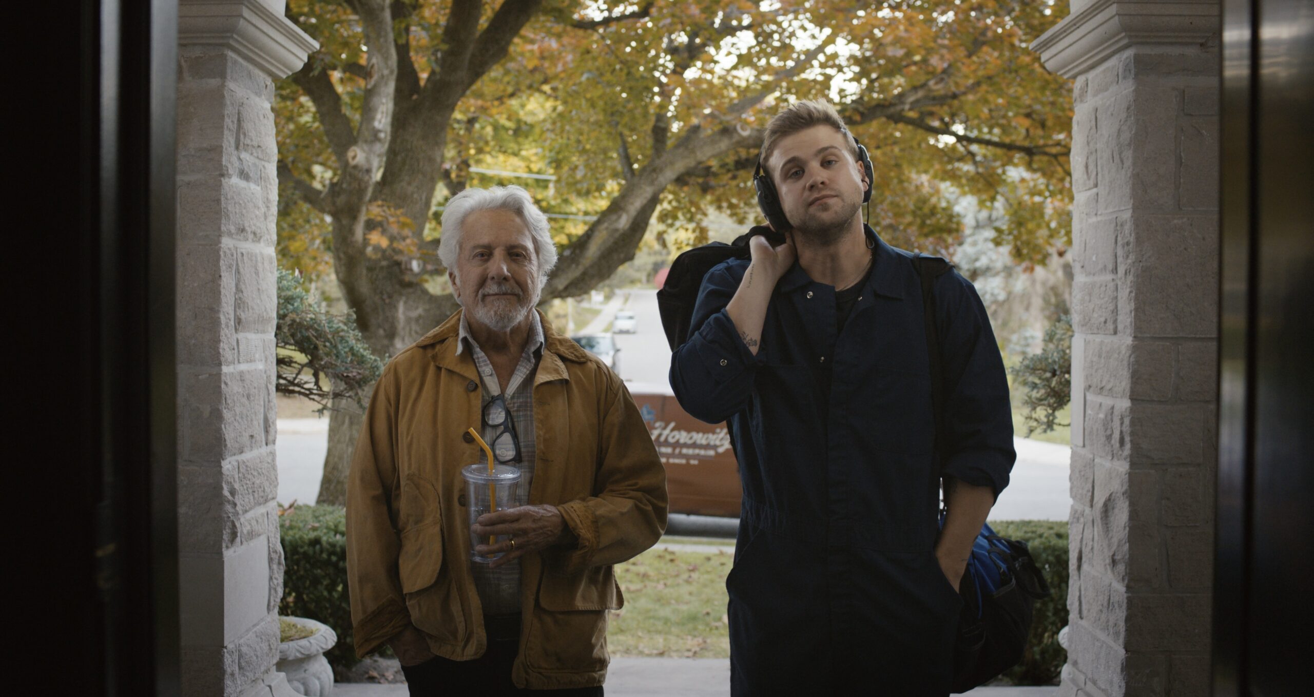 Daniel Roher passa da Navalny a un colpo da accordatore con Leo Woodall e Dustin Hoffman