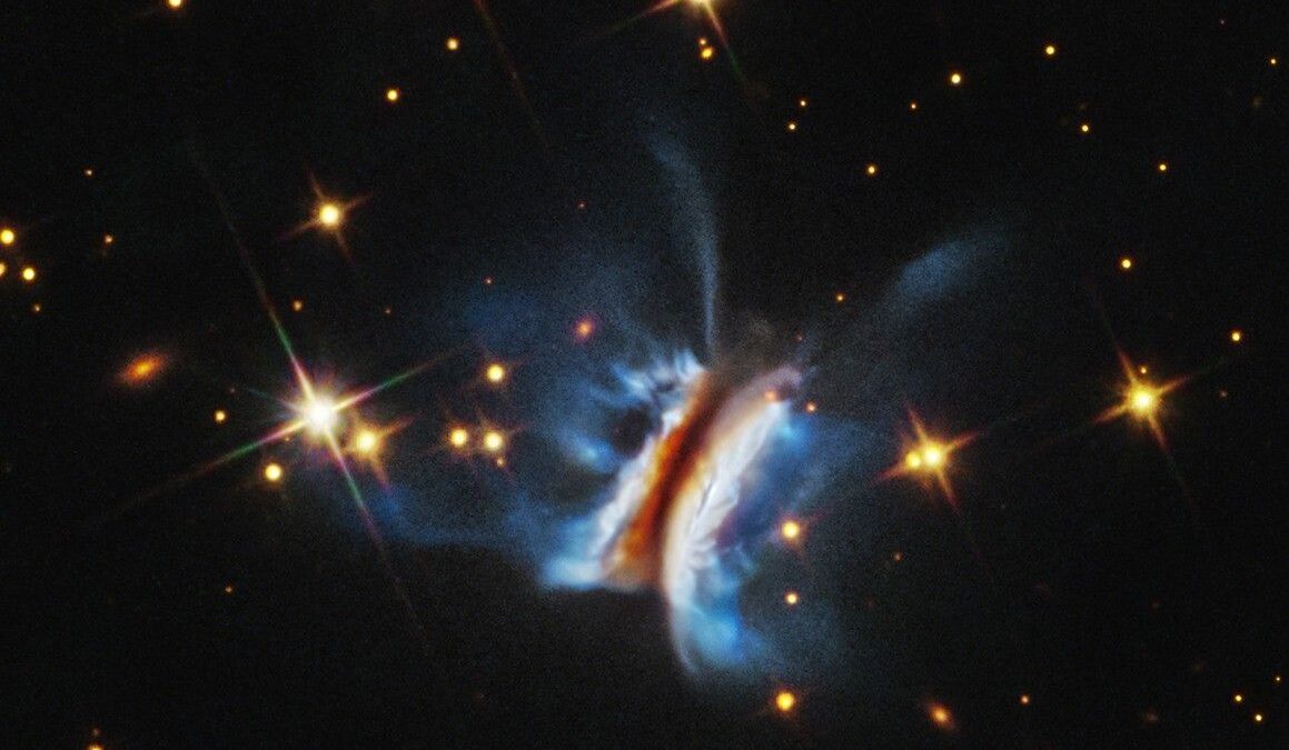 Hubble flagrou o maior berçário de planetas — 40 vezes o sistema solar