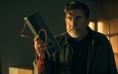 The Boroughs på Netflix: Alfred Molina i den seniorby, USA holdt op med at tælle