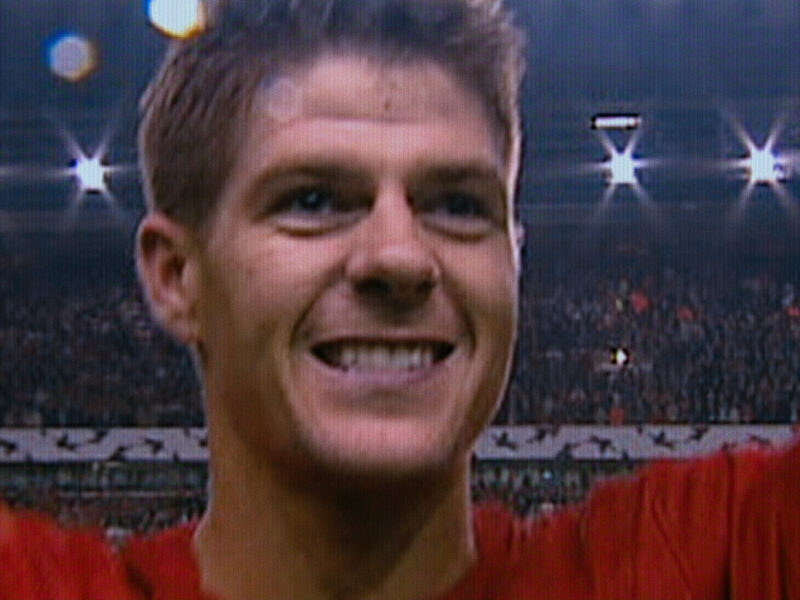 Steven Gerrard entre três propostas e um capítulo por fechar