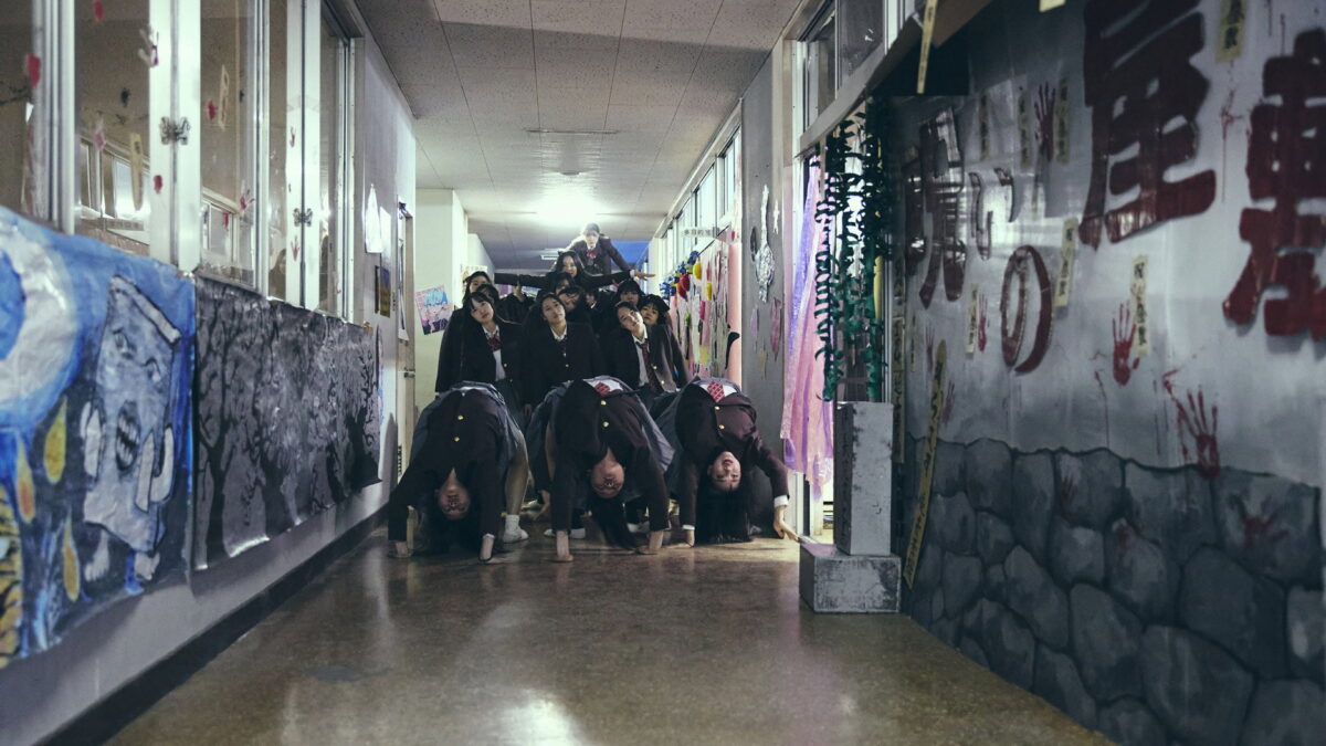 Yûta Shimotsu turns the schoolyard human pyramid into a town-wide horror in NEW GROUP