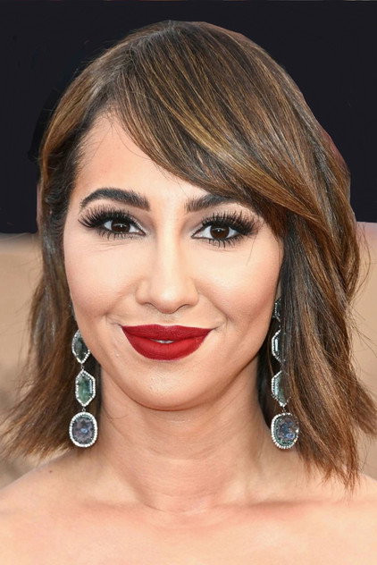 Jackie Cruz como Cynthia Benitez