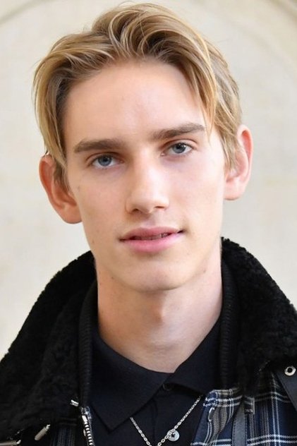 Levon Hawke as Trenton