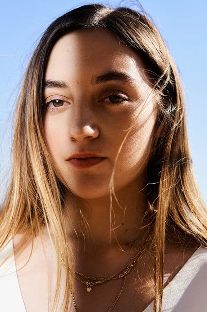 Luàna Bajrami as Valérie Cohen-Solal