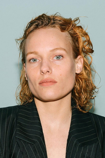 Julia Franz Richter como Hannah Wagner