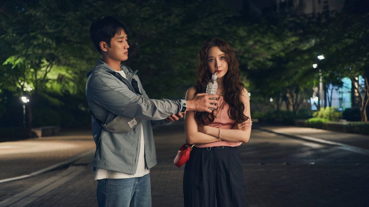 YoonAs Teufels-Romcom ‚Pretty Crazy‘ floppte im Kino und herrschte dann auf Netflix