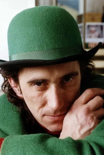 Michael Tarn como Pete