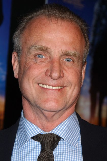 Marshall Bell como Michael McCarthy