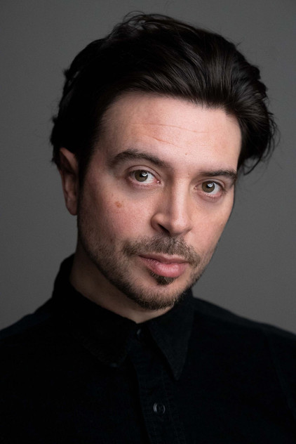 Ryan Gage como Lance