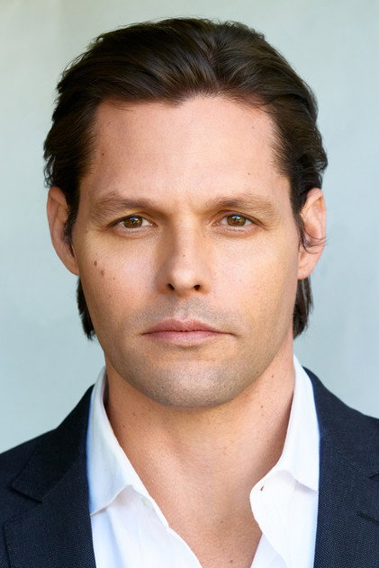 Justin Bruening dans le rôle de Cal Maddox