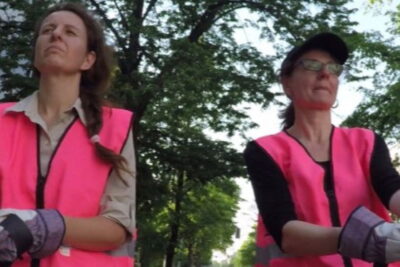 Tomlin y Wagner adoptan “Acting Like Women”, la historia del arte feminista que el canon dejó fuera