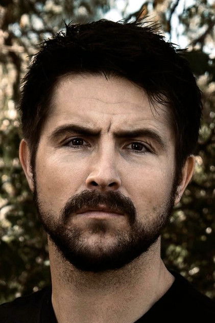 Scott James George como Hooded Man