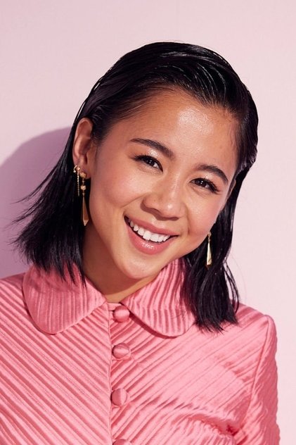Leah Lewis como Ellie Chu