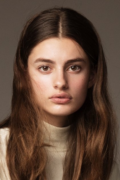 Diana Silvers como Erin Naird