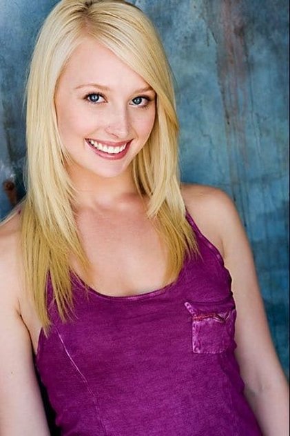 Kayla Jenee Radomski como Renée