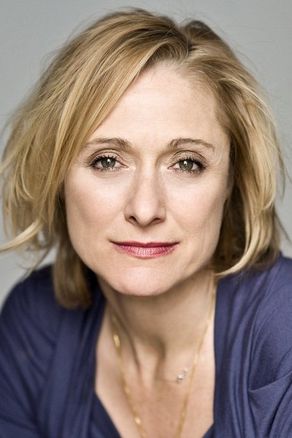 キャロライン・グッドール 役 Emilie Schindler