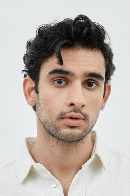 Zain Iqbal dans le rôle de Ravi Singh