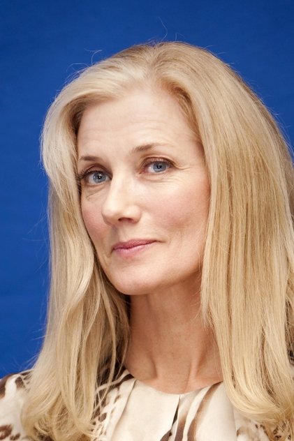 Joely Richardson como Lady Sabrina Horniman