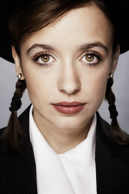 Nellie Thalbach como Jenny