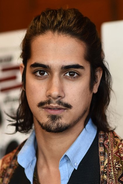 Avan Jogia como Naren Warne