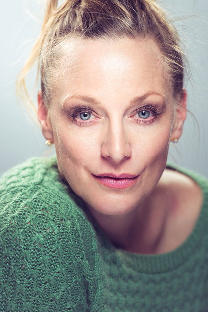 Kelly Eviston-Quinnett como Helen