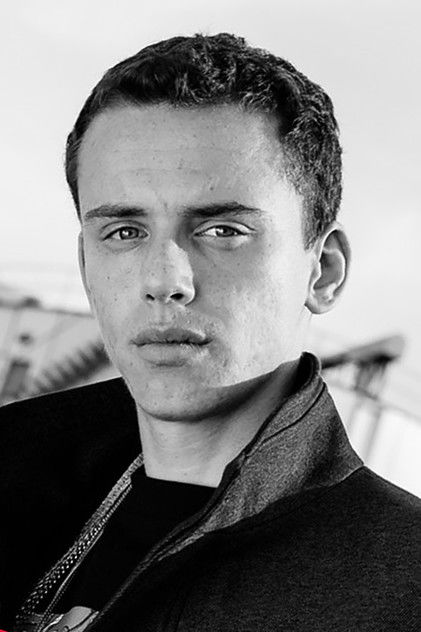 Logic como Palace Guard / Palace Guard 3 (voice)