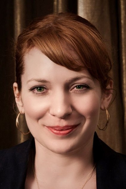 Katherine Parkinson como Lizzie Vereker