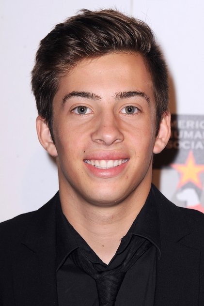Jimmy Bennett som Daniel