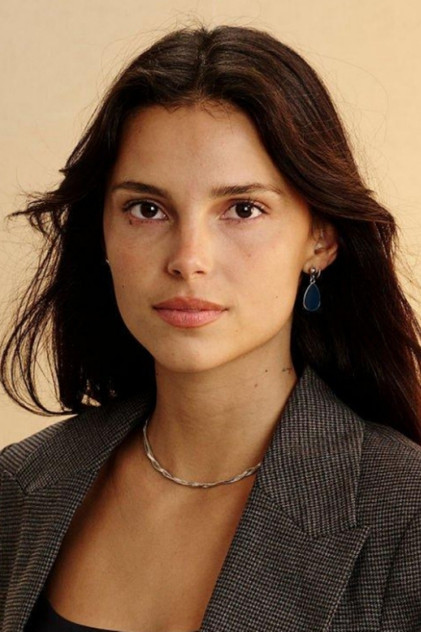 Inde Navarrette como Nikki Freeman
