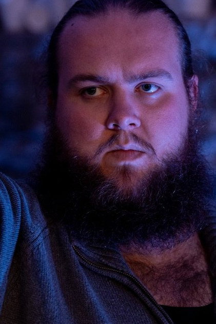 Jon Erik Myre como Georg