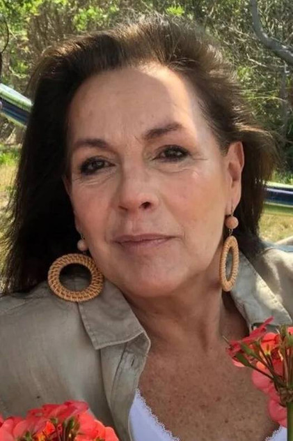 Mónica Gonzaga como Gladys