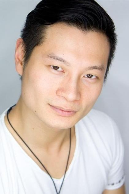 Jeff Yung como Mike (voice)