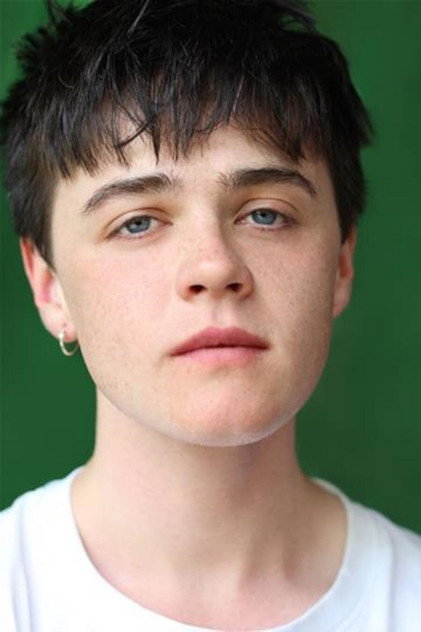 Pete MacHale como Gabe