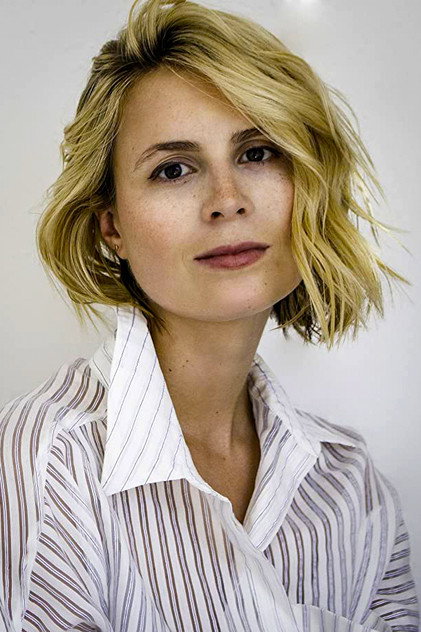 Yolanda Kettle como Ruth