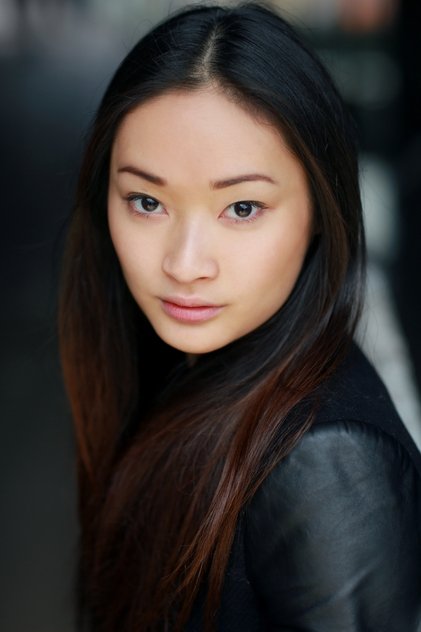 Alice Hewkin como Sklarian