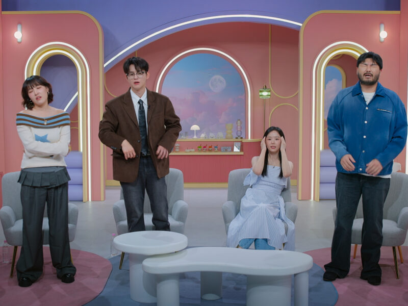 ‘Más vale tarde que solteros’ vuelve a Netflix y esta vez los novatos del amor son más difíciles de leer