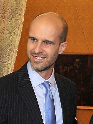“The Wedding Dress” के साथ Edoardo Ponti (एडोआर्डो पोंती) फिर उन्हीं विस्थापित जीवनों की ओर लौटे