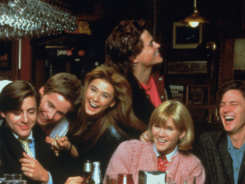 St. Elmo’s Fire अब इच्छा से स्क्रिप्ट तक पहुँची, क्योंकि Rob Lowe (रॉब लो) की शर्त है कि एक युवावस्था की फिल्म बड़ी हो सकती है
