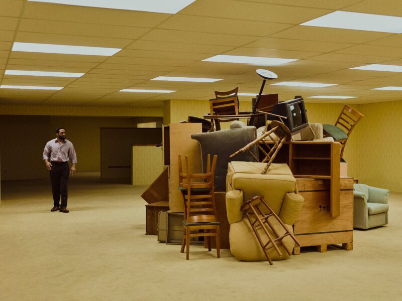 A24、興収1億1800万ドルの記録作『Backrooms』をフランチャイズ化に賭ける──ケイン・パーソンズはアンソロジーを構想
