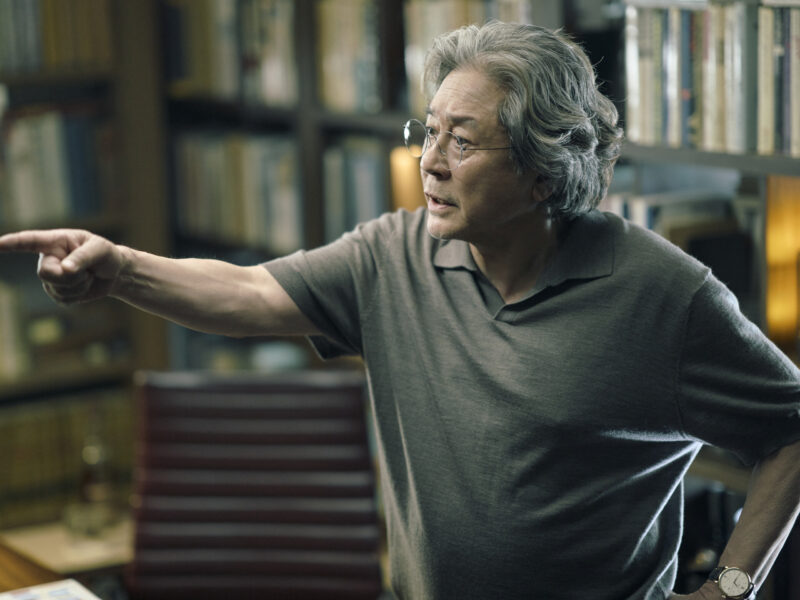 Notas da Última Fila: o thriller coreano da Netflix em que um professor se prende aos textos de um aluno