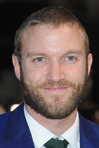 Diarmaid Murtagh como Drom Baxton