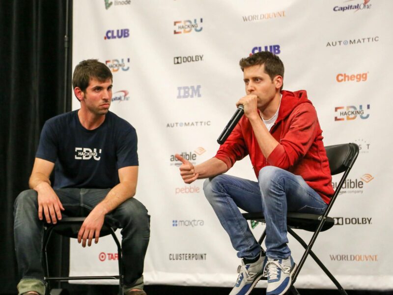 Sam Altman: acelera em direção ao que ele mesmo chama de perigoso