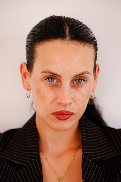 Milena Smit como Natalia