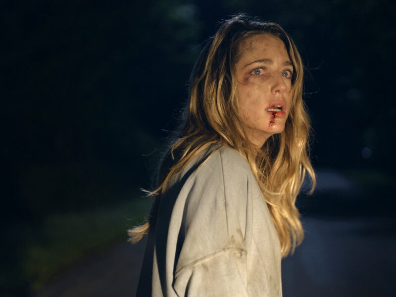 Jessica Rothe despierta junto a un marido que no recuerda en ‘Affection’