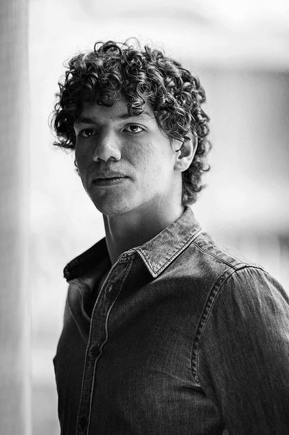 Isaac Hernández como Fernando Rodríguez