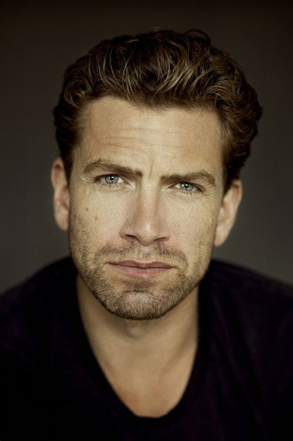 Nikolaj Lie Kaas como Anker