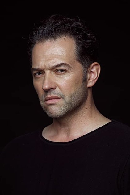 Atanas Srebrev como General Coddington
