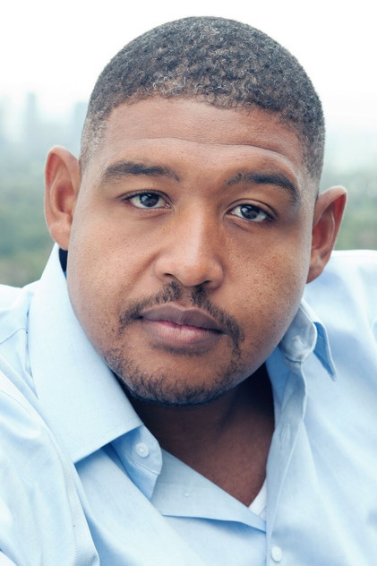 Omar Benson Miller como Finn (voice)