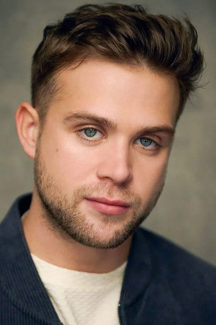 Leo Woodall como Niki White